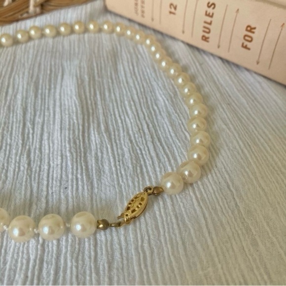 Ivory Hand Knotted Pearl Necklace Vintage “Berenice” 19” Marquis Fishhook Class - Picture 6 of 6